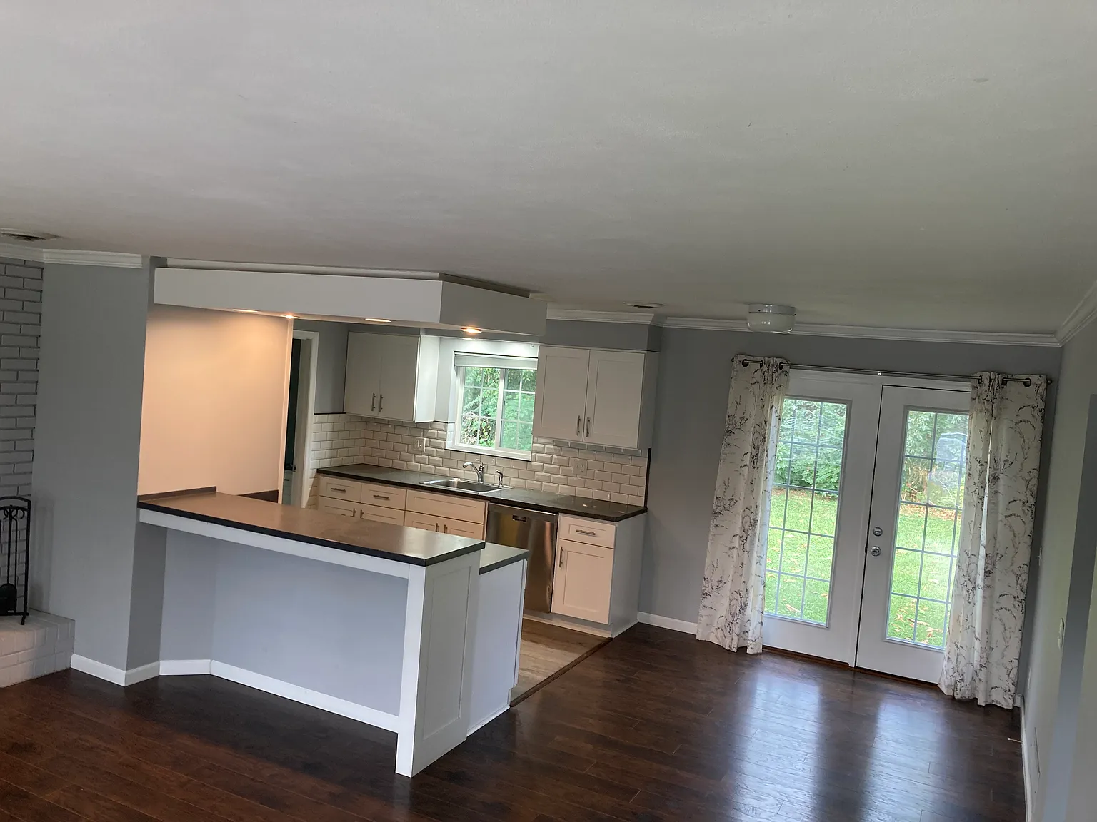3 bed, 1200 sqft, $1,850 — Photo 4