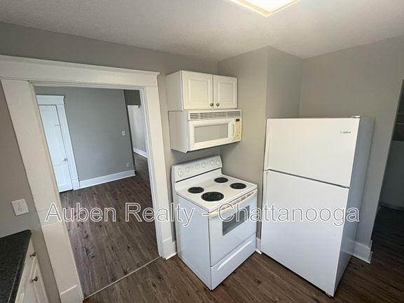 4th image of 2413 Stuart St