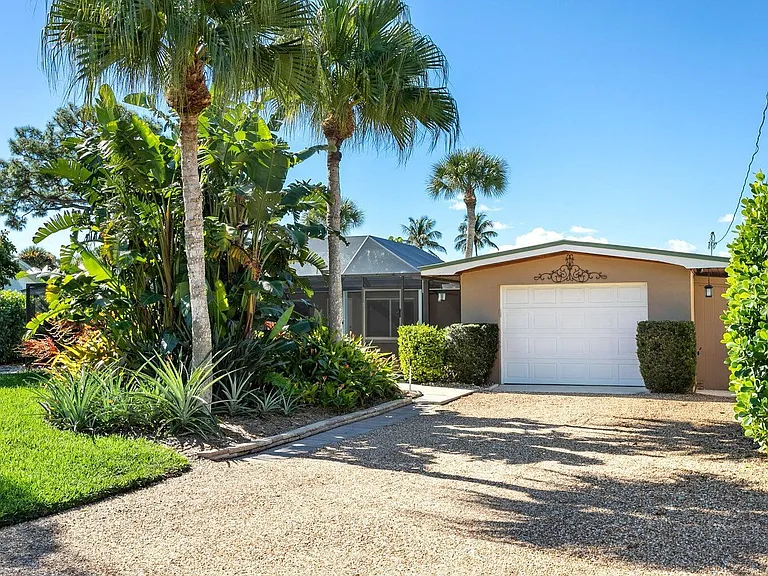 1282 SW Pelican Cres — Photo 4