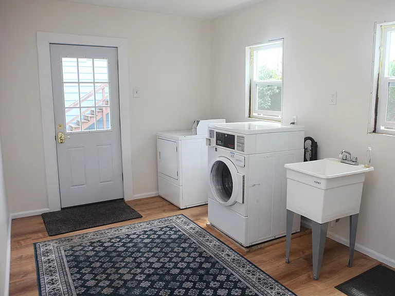 205 W 2nd St #6 — Photo 28