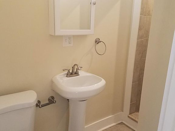 1st Floor Bath