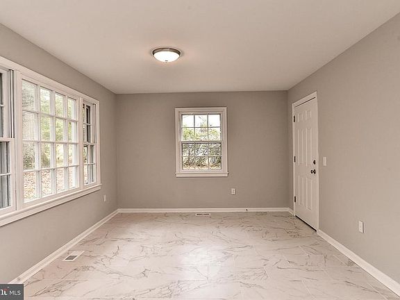 5th image of 4112 Crescent Hills Dr