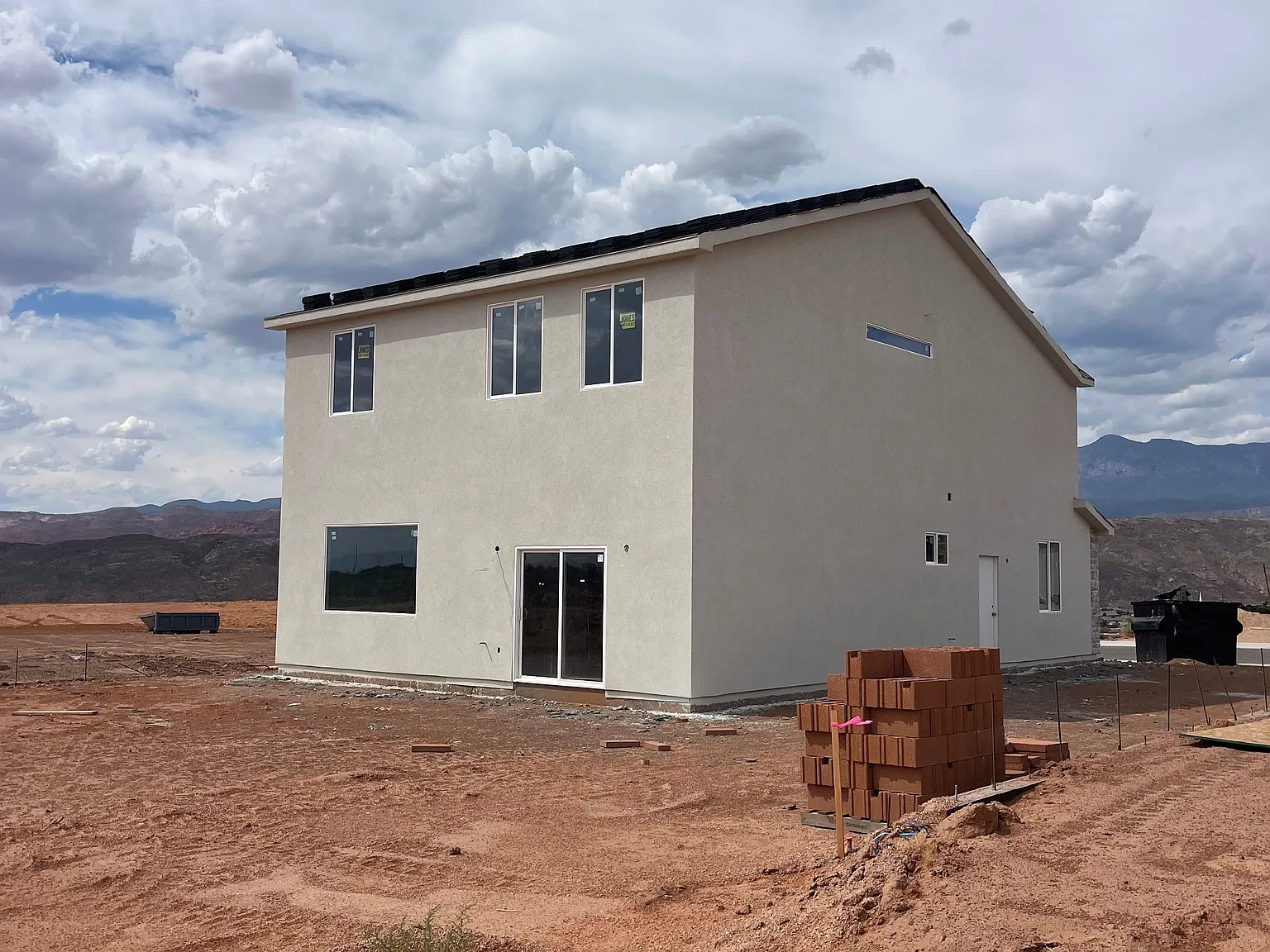 4 bed, 2.5 bath, 2430 sqft, $3,000 — Photo 2