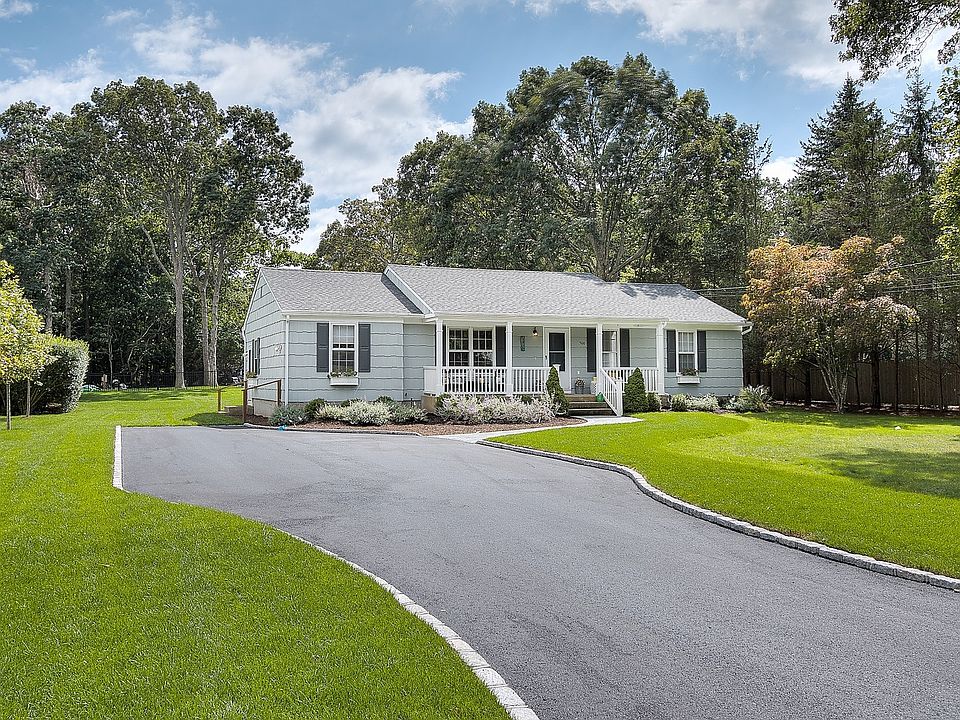 500 Center St, Mattituck, NY 11952 Zillow