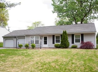 338 Providence Rd, Ballwin, MO 63011