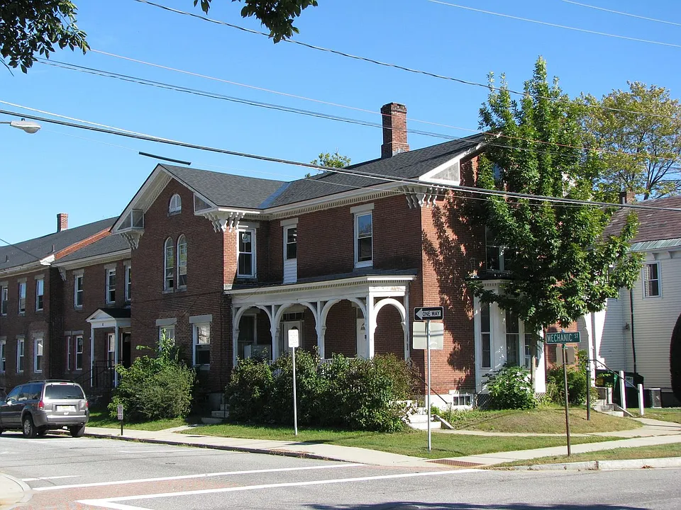 61 Court St #76