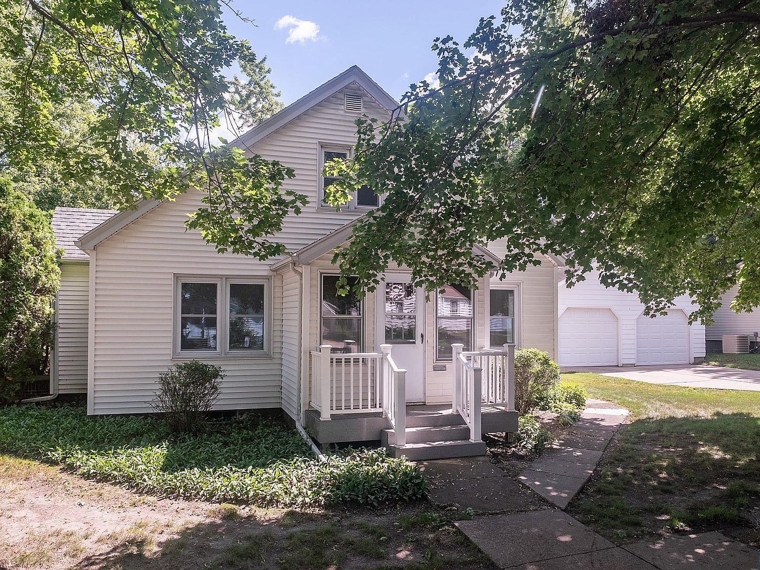 220 4th St NW, Orange City, IA 51041 | Zillow