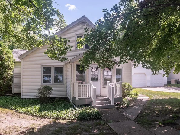 220 4th St NW, Orange City, IA 51041