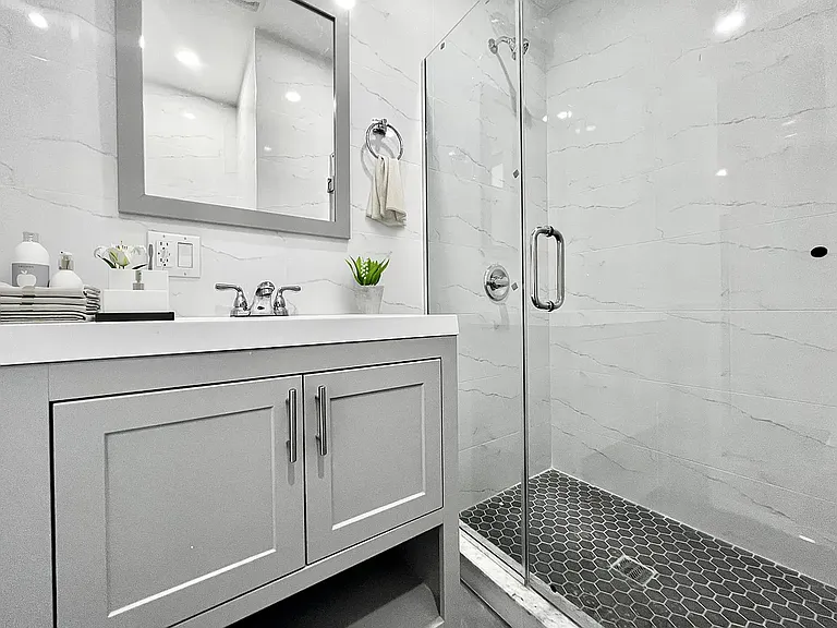 953 Columbus Ave #2R — Photo 4