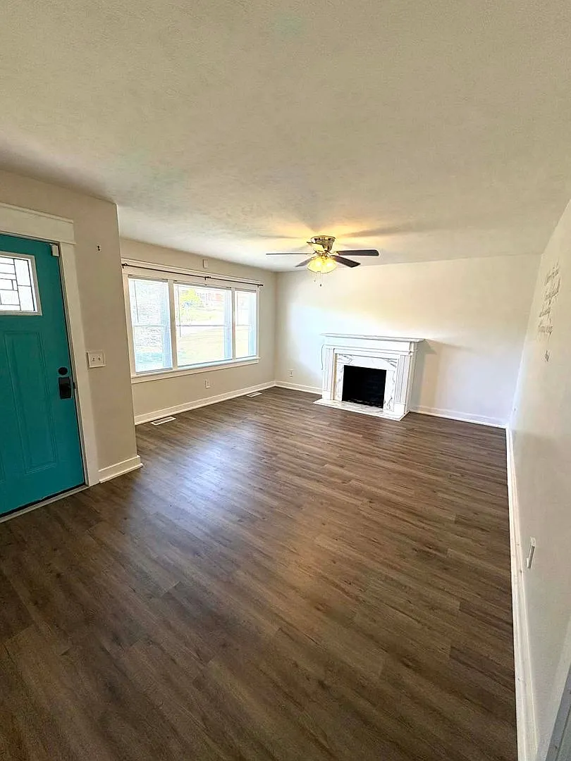 Building Photo - 315 Green Acres Dr