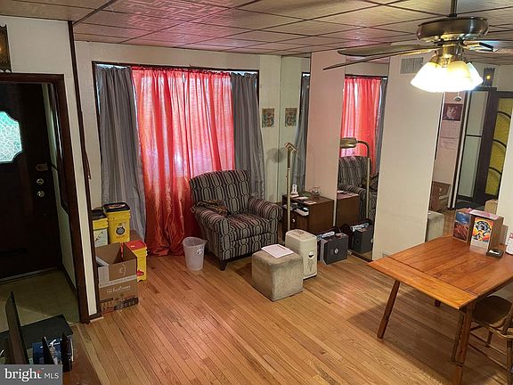 4th image of 2332 S Hutchinson St