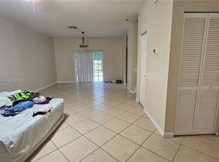 7628 S Stonecreek Cir, Hollywood, FL 33024