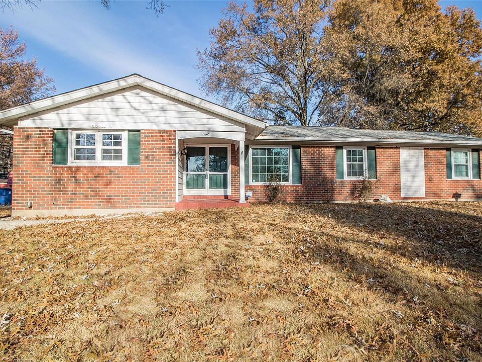 1st image of 2215 Windsor Dr