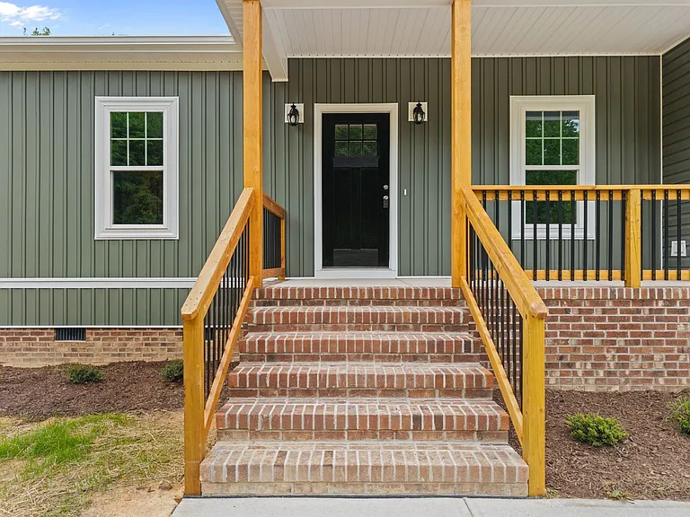 55 Leisure Ln — Photo 4