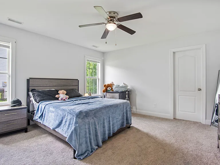 202 Weeping Hollow Ct — Photo 32