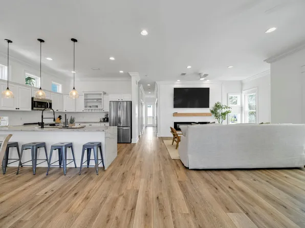 125 Los Angeles St, Miramar Beach, FL 32550