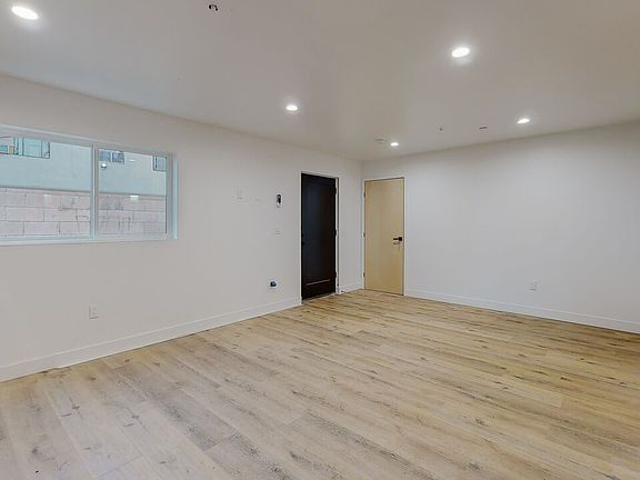 4th image of 14655 Erwin St #3