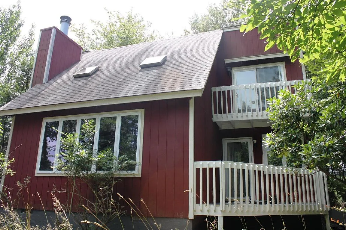 122 Greenleaf Dr photo 1