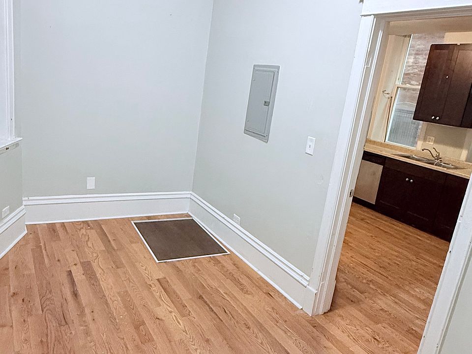 1st image of 2104 S Washtenaw Ave APT 3R
