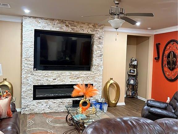 5th image of 349 E Lake Dr
