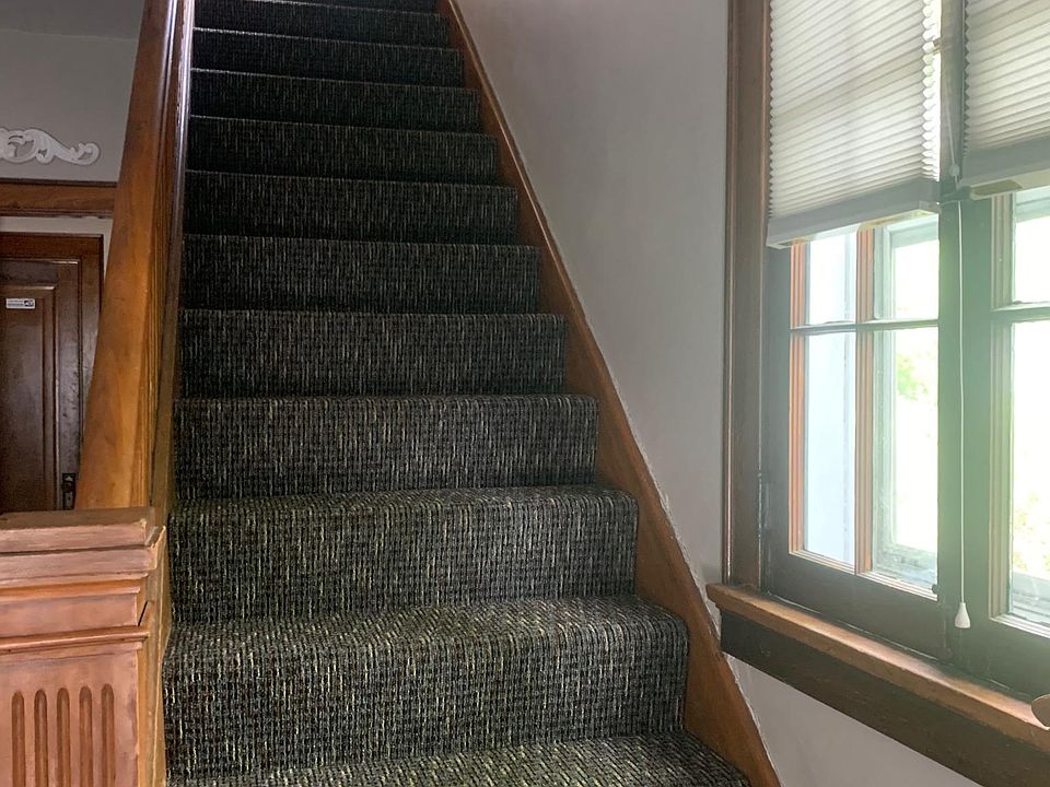 STAIRS TO UNIT