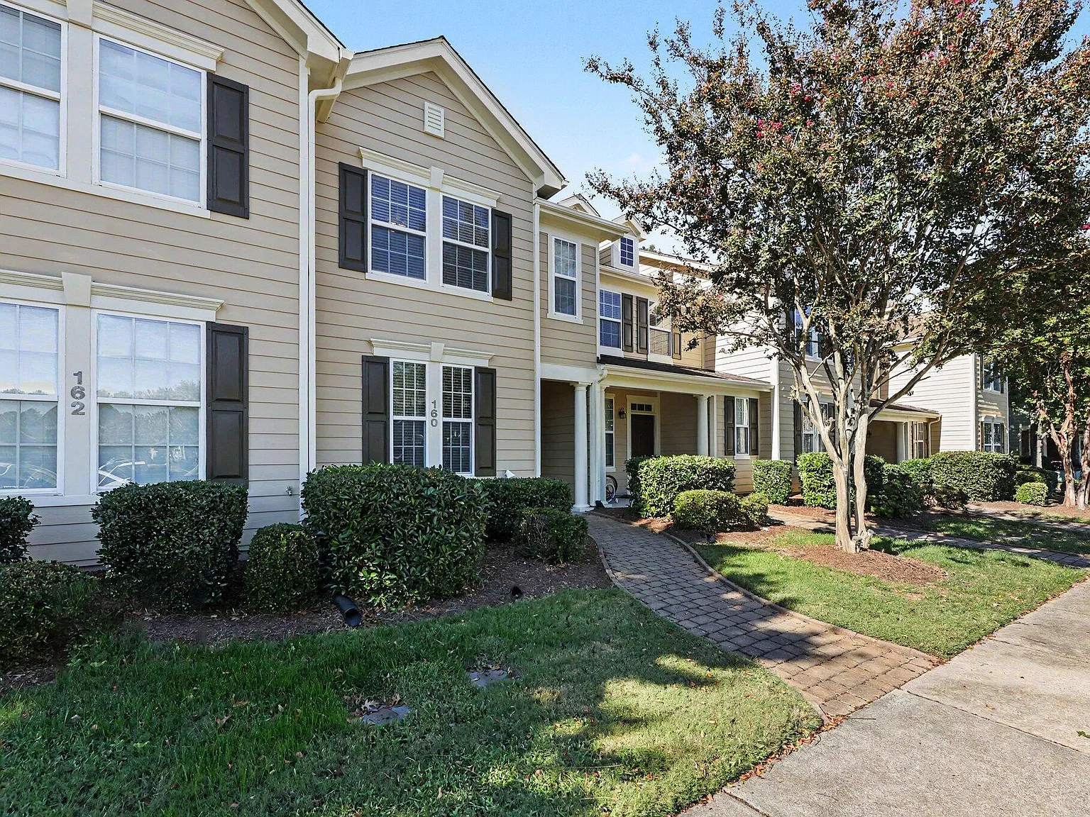 2 bed, 2.5 bath, $1,900 — Photo 3