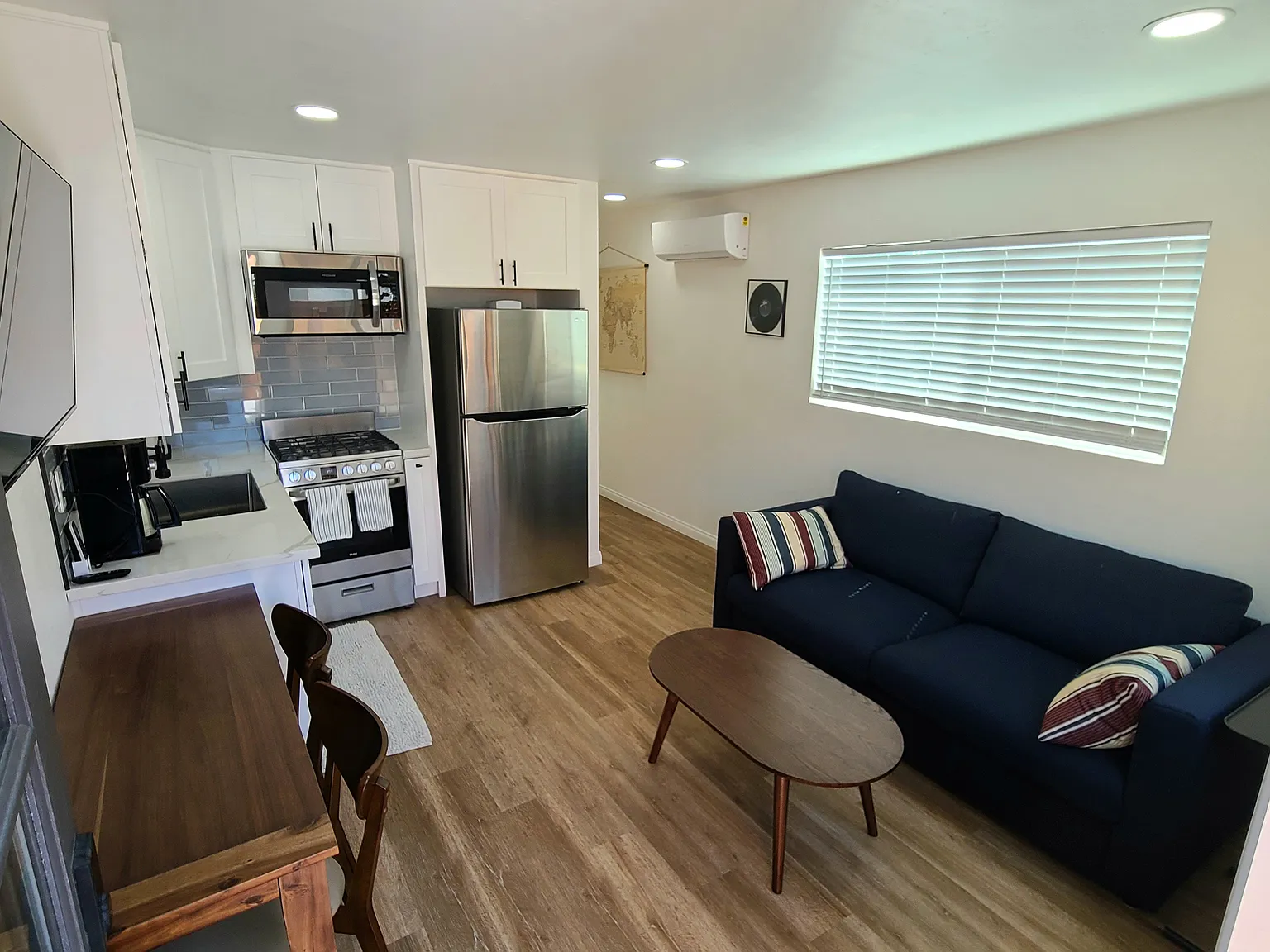 1 bed, 400 sqft, $2,200 — Photo 3