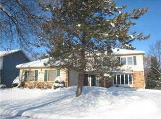 360 Cambridge Dr NE, Cedar Rapids, IA 52402
