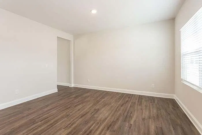 355 Access Dr — Photo 3