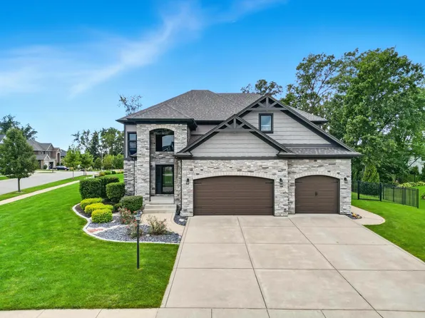 2095 S Feather Rock Dr, Crown Point, IN 46307