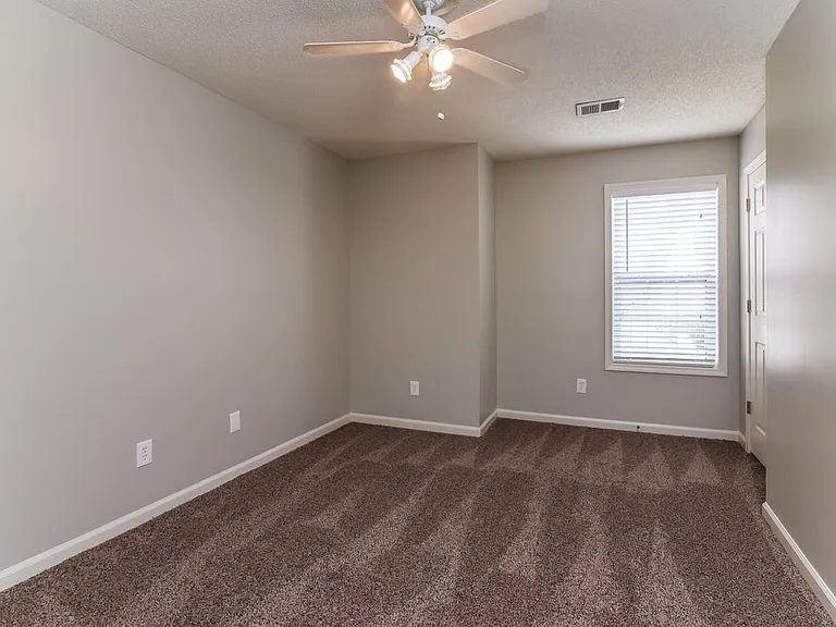 4323 Chesapeake Trce NW — Photo 11