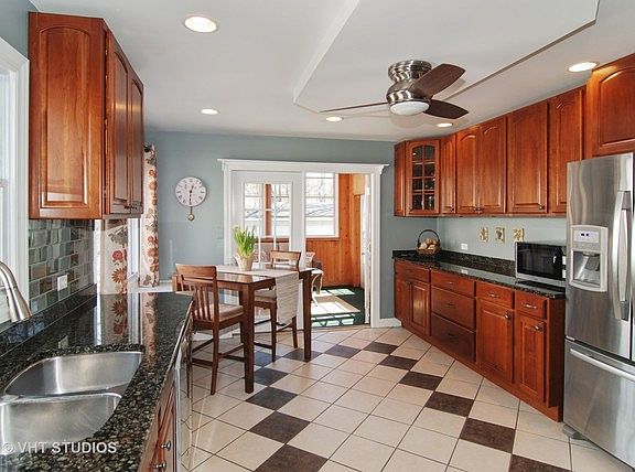 5th image of 713 Forest Ave