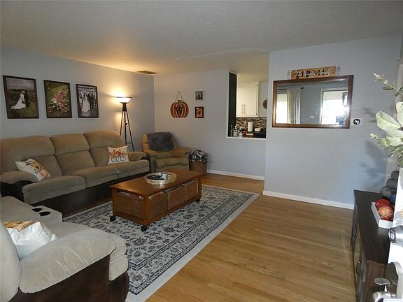 4th image of 5935 Harsin Ln