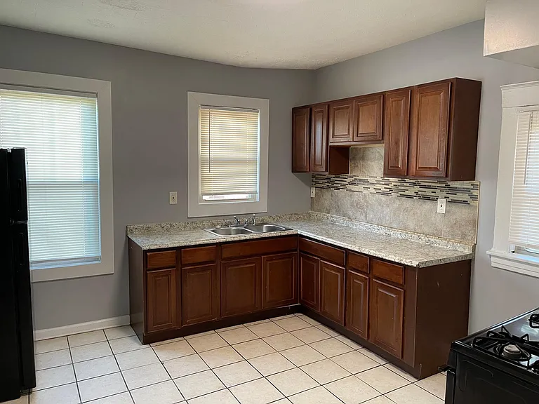 5522 Montgomery Rd — Photo 3
