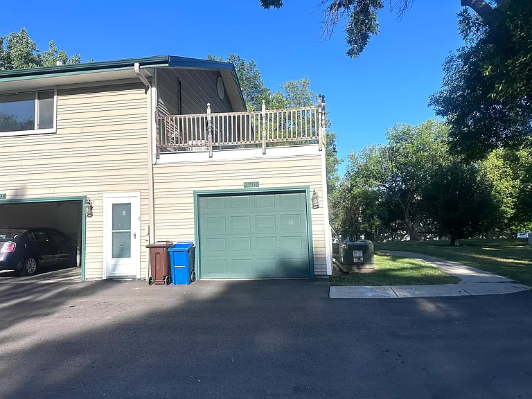2700 Shenandoah Ln N — Photo 3