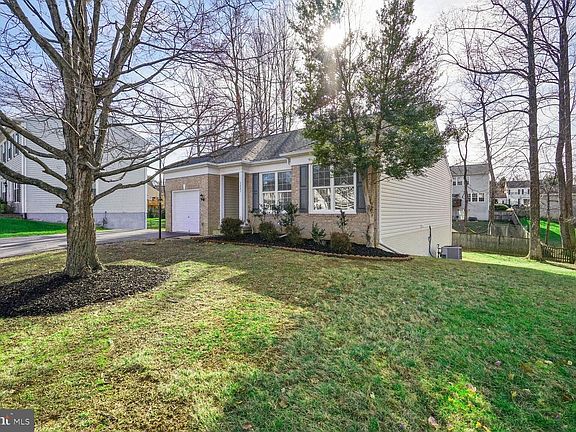 3rd image of 5823 Russett Leaf Ct