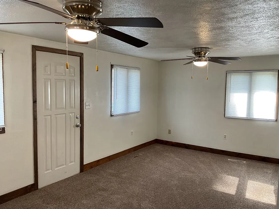 2 bed, 720 sqft, $900 — Photo 4