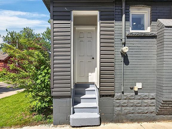 2nd image of 219 Hess St S