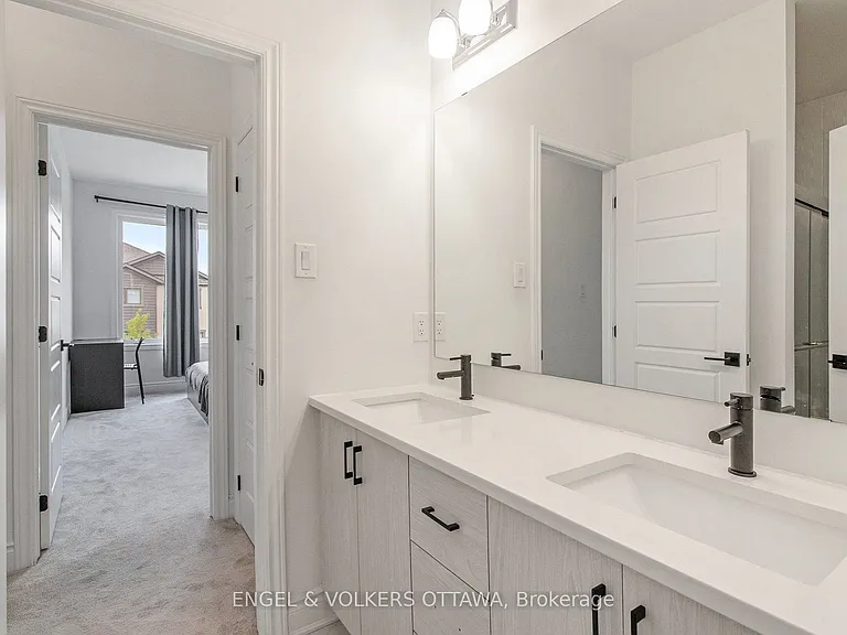 1031 Curraglass Walk — Photo 21