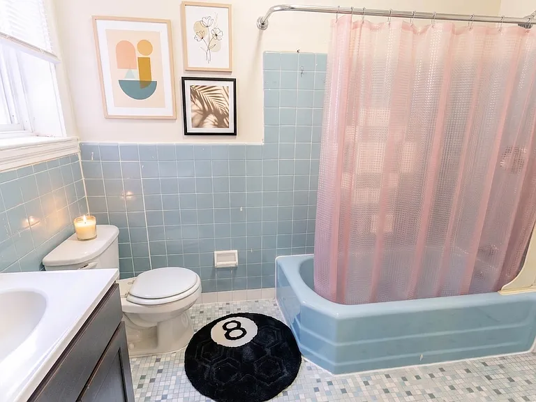 Pine Terrace B4 Bathroom