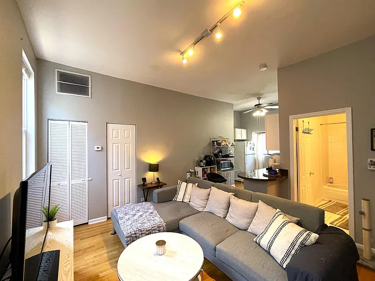 744 N Wolcott Ave #2F — Photo 4