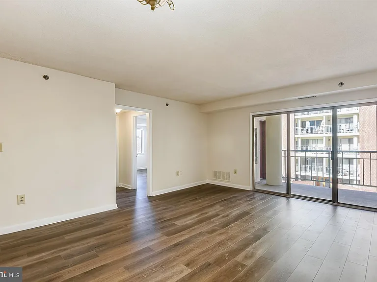 610 N West St #305 — Photo 8