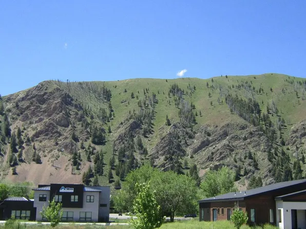 801 N 2nd Ave, Hailey, ID 83333