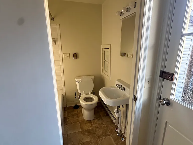 76 W Pomfret St #1 — Photo 10