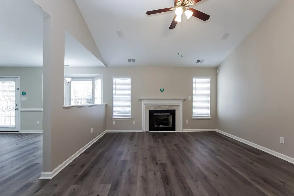 4 bed, 2.5 bath, 2009 sqft, $2,200 — Photo 4