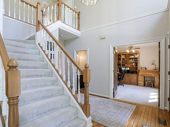3rd image of 762 Arrowwood Dr