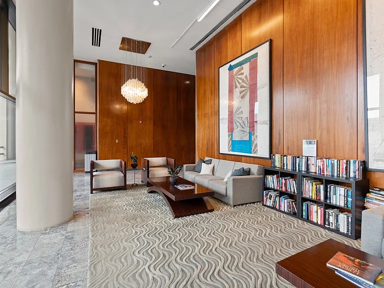 85 E India Row #38D — Photo 3