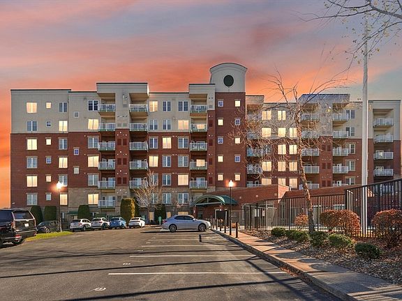 3rd image of 36 Village 506