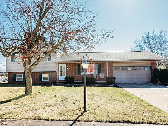 2nd image of 700 Denshire Dr NW