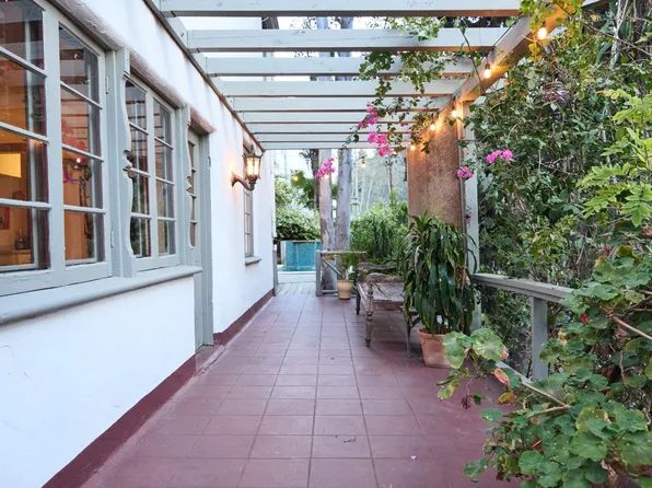 8012 Lark Ln, Los Angeles, CA 90046